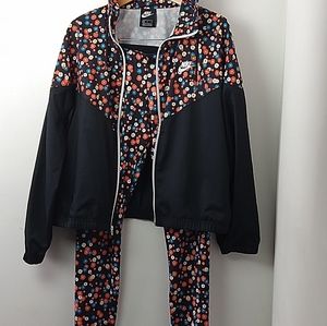 Nike Ladied Track Suit Jacket & Pants